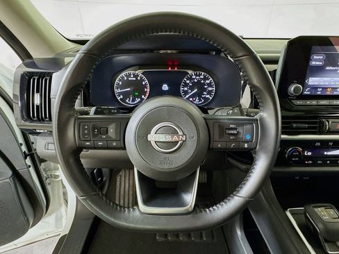 Used 2025 Nissan Pathfinder SV FWD image 9