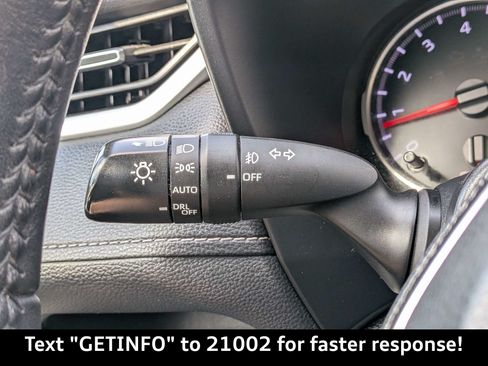 Used 2020 Toyota RAV4 XLE Premium FWD image 31