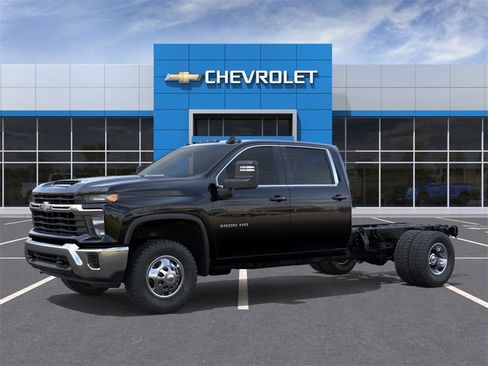 New 2026 Chevrolet Silverado 3500 LT image 2
