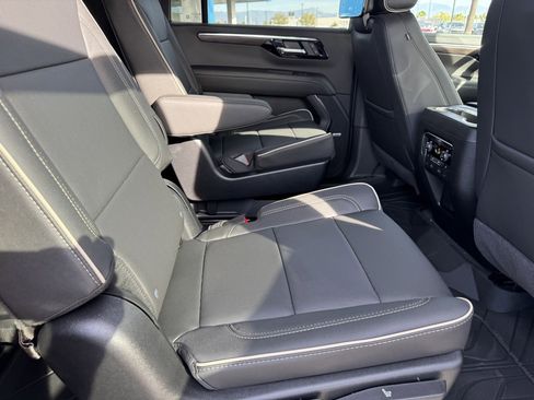 New 2026 Chevrolet Suburban Premier image 10