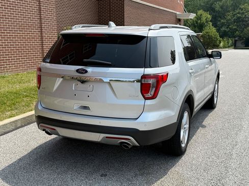 Used 2017 Ford Explorer XLT w/ Equipment Group 202A AWD/4WD image 12