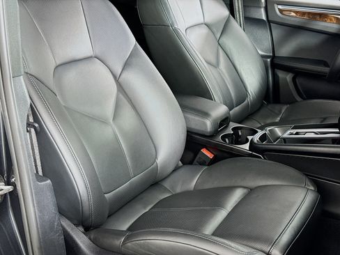 Used 2022 Porsche Macan image 38