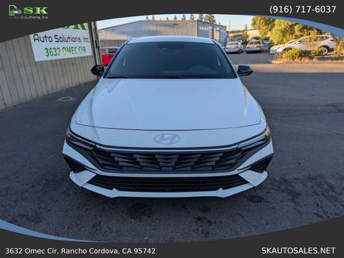 Used 2025 Hyundai Elantra SEL FWD image 3