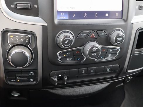 Used 2022 RAM 1500 Classic SLT w/ Electronics Group AWD/4WD image 18