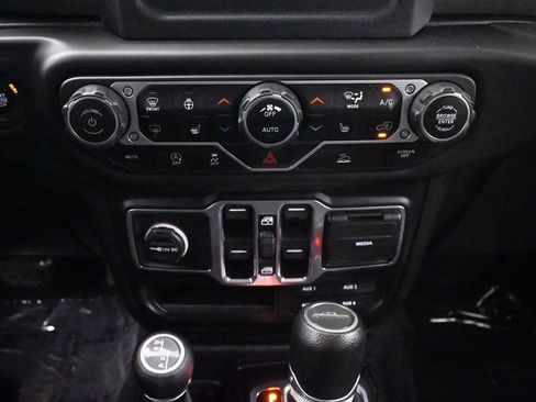 Used 2020 Jeep Gladiator Sport w/ Quick Order Package 24S AWD/4WD image 33