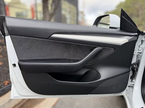 Used 2022 Tesla Model 3 Long Range image 27