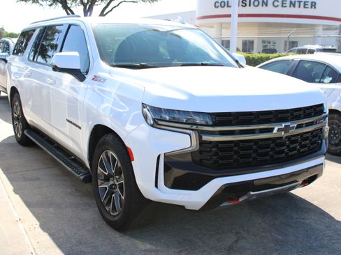 Used 2022 Chevrolet Suburban Z71 w/ Z71 Off-Road Package AWD/4WD image 2