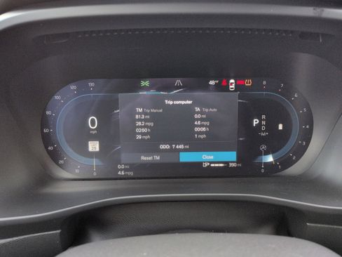 Certified 2025 Volvo XC40 B5 Plus image 17