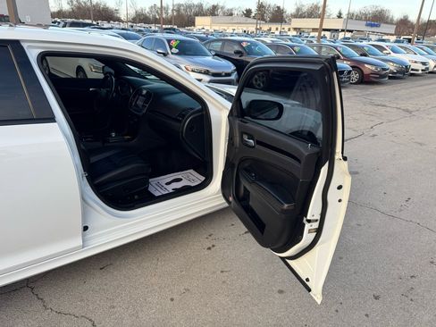 Used 2018 Chrysler 300 S w/ 300S Alloy Edition image 9