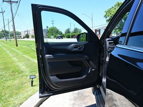 Used 2024 GMC Yukon XL SLT w/ SLT Premium Package AWD/4WD image 28