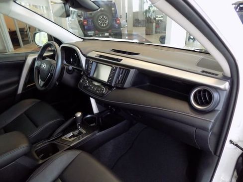 Used 2017 Toyota RAV4 Platinum FWD image 23
