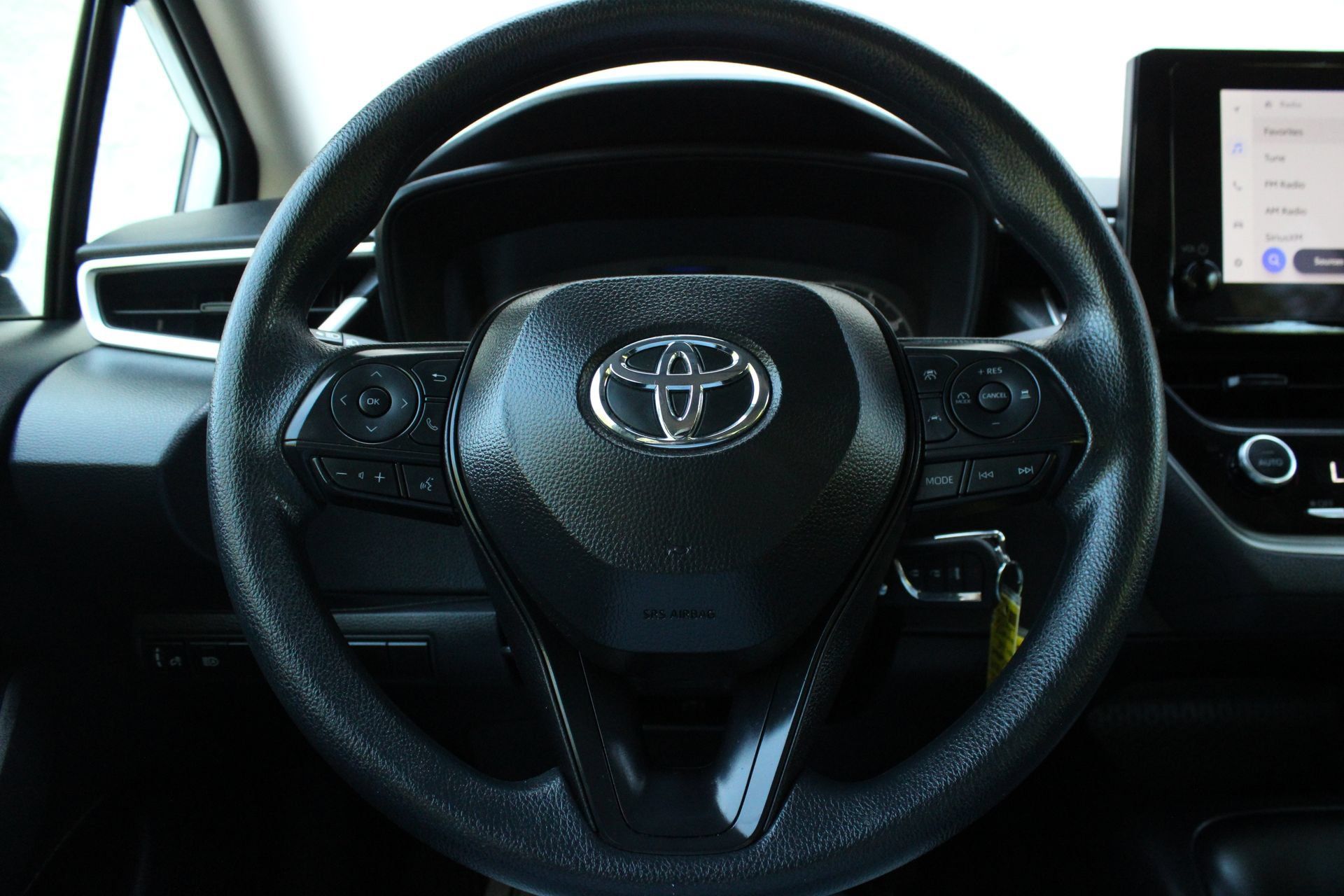 Used 2025 Toyota Corolla LE FWD image 29
