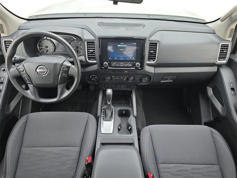 Used 2022 Nissan Frontier SV image 9