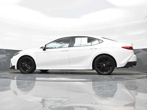 Used 2025 Toyota Camry SE image 28