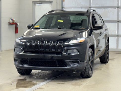Used 2016 Jeep Cherokee Altitude w/ Cold Weather Group image 3
