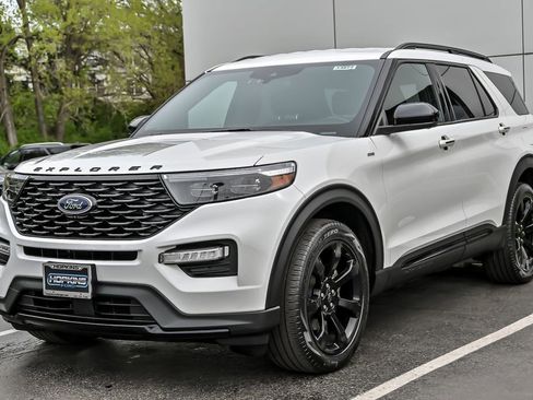 Certified 2023 Ford Explorer ST-Line AWD/4WD image 5