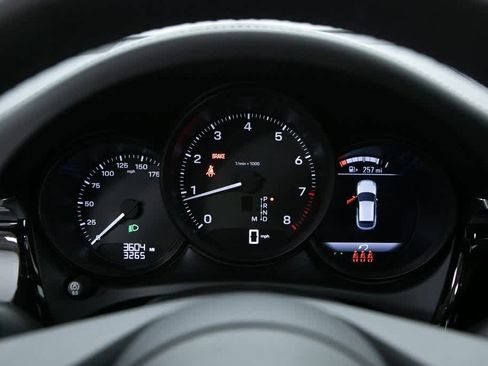 Certified 2025 Porsche Macan image 25