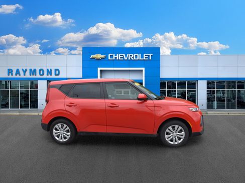 Used 2021 Kia Soul LX FWD image 2