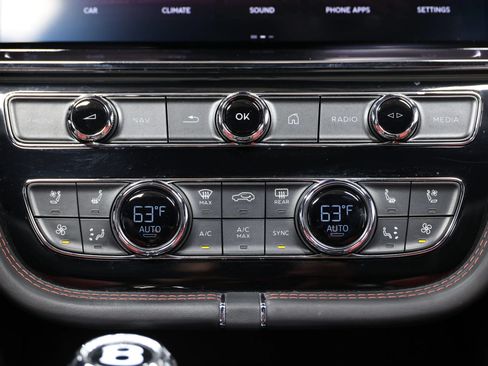 Used 2022 Bentley Bentayga AWD/4WD image 48