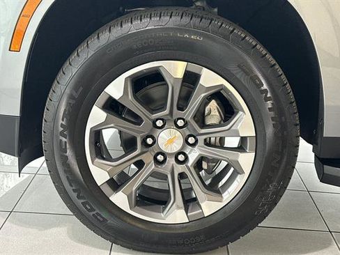 New 2026 Chevrolet Suburban LT image 30