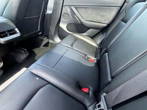 Used 2021 Tesla Model Y Long Range AWD/4WD image 30