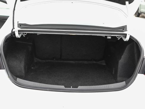 Used 2018 Chevrolet Malibu LT FWD image 25