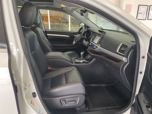 Used 2019 Toyota Highlander XLE image 13