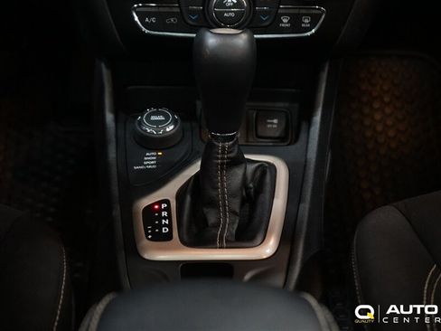 Used 2016 Jeep Cherokee Latitude w/ Comfort & Convenience Group AWD/4WD image 14