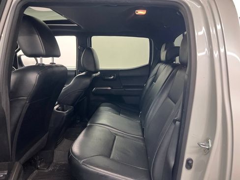 Used 2021 Toyota Tacoma Limited AWD/4WD image 11