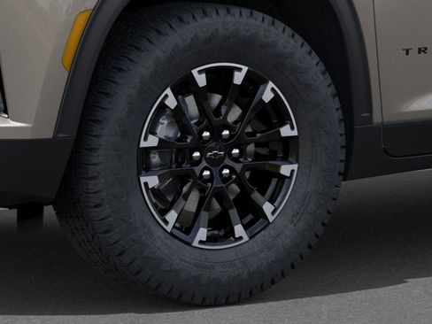 New 2026 Chevrolet Traverse Z71 w/ Driver Confidence Package AWD/4WD image 9