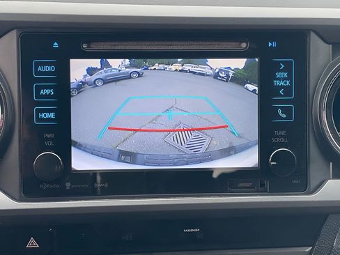 Used 2017 Toyota Tacoma TRD Sport image 26