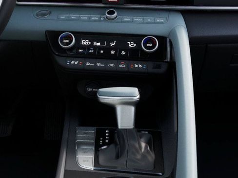 New 2026 Hyundai Elantra Limited FWD image 3