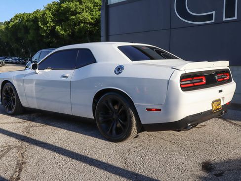 Used 2020 Dodge Challenger R/T RWD image 6