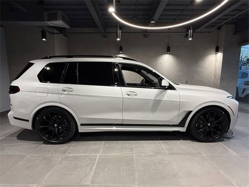 Certified 2024 BMW X7 xDrive40i w/ M Sport Package image 4