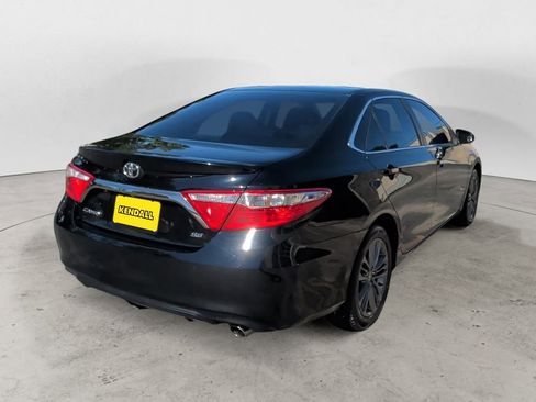 Used 2015 Toyota Camry SE FWD image 4