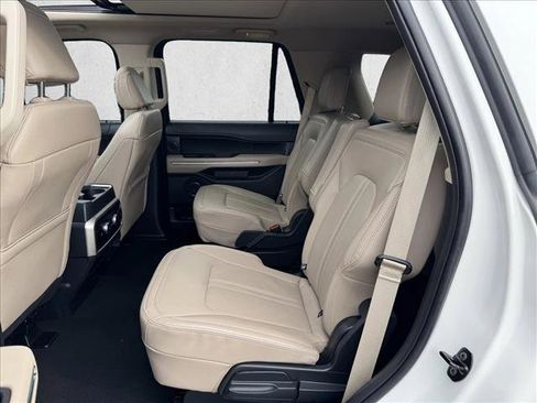 Used 2024 Ford Expedition Limited image 17