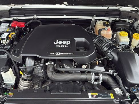 Used 2021 Jeep Wrangler Unlimited Sahara w/ LED Lighting Group AWD/4WD image 33
