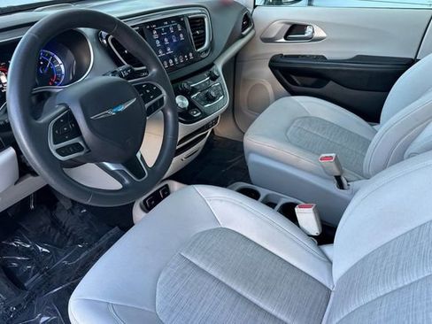 Used 2018 Chrysler Pacifica Touring Plus image 14
