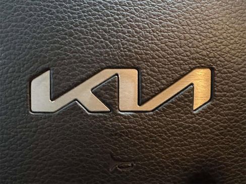 Used 2022 Kia Telluride LX image 32