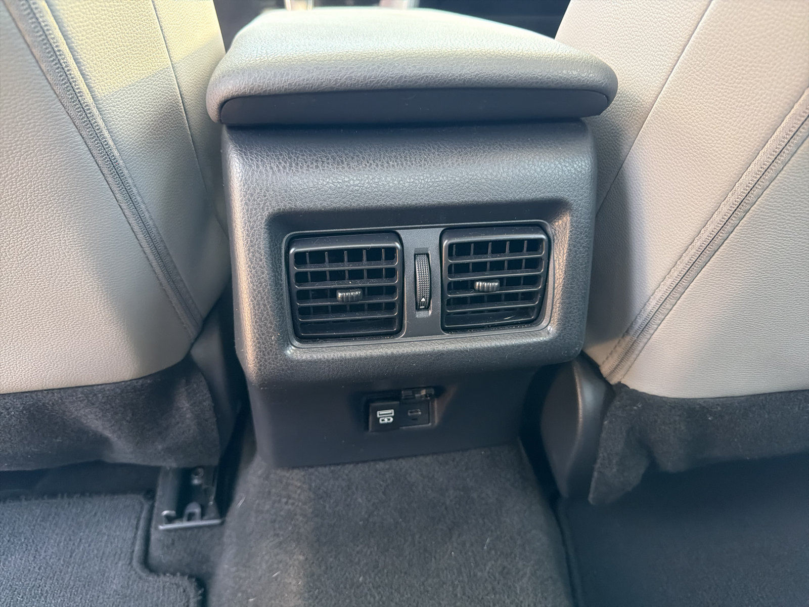 Used 2025 Toyota Camry SE w/ Convenience Package FWD image 23