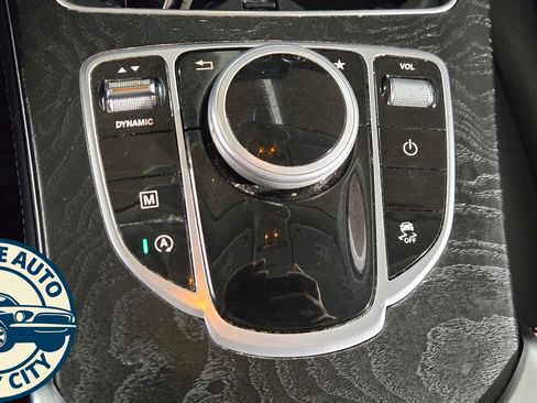 Used 2019 Mercedes-Benz GLC 300 4MATIC w/ Premium Package image 17