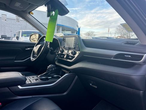 Used 2021 Toyota Highlander XLE image 29
