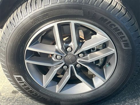 Used 2021 Jeep Grand Cherokee Limited image 32