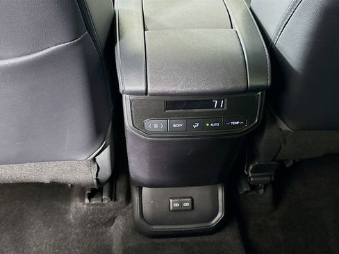 Certified 2023 Toyota Highlander XLE image 26