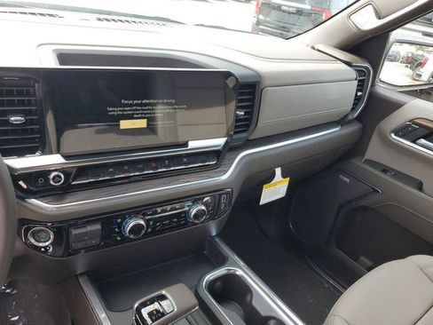 New 2026 GMC Sierra 1500 SLT image 28