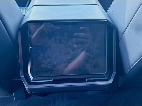 Used 2024 Tesla Cybertruck AWD Crew Cab image 21