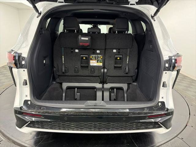 Certified 2026 Toyota Sienna XSE FWD image 15