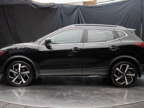 Used 2022 Nissan Rogue Sport SL w/ Premium Package image 9