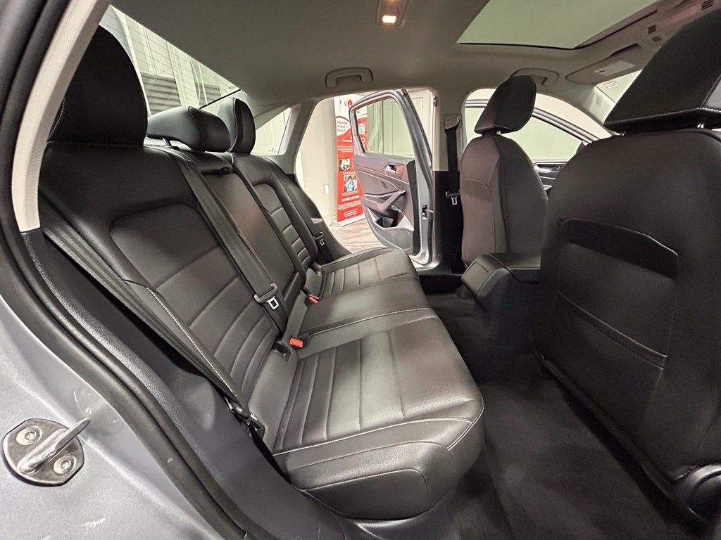 Used 2024 Volkswagen Jetta SE FWD image 45