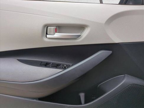 Used 2020 Toyota Corolla LE FWD image 11